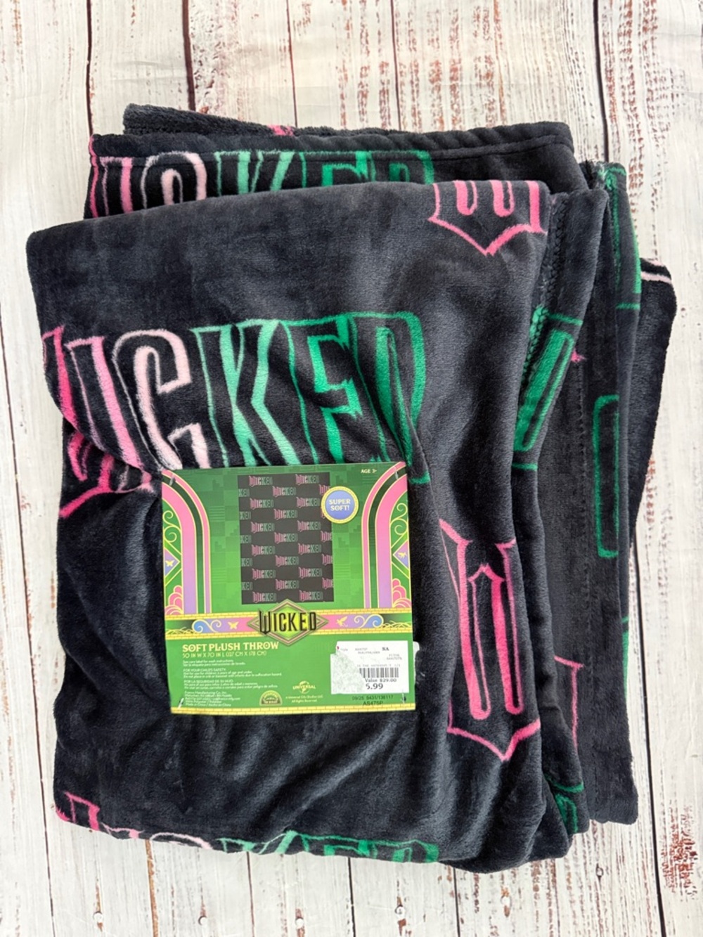 Wicked Soft Plush Throw Blanket in Black/Pink/Green 50”x70” NWT